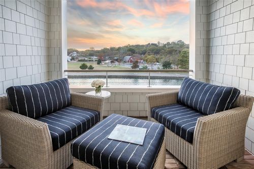 15 Old Boathouse Ln S, Hampton Bays, NY, 11946-1686 | Card Image