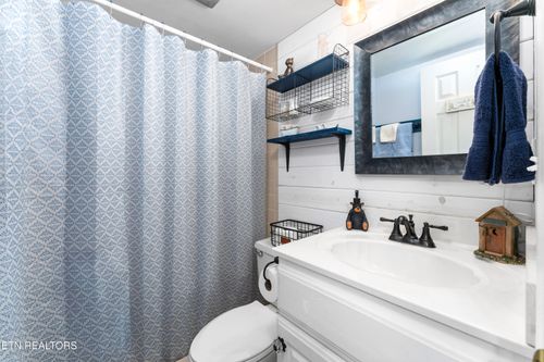 220-260 Roaring Fork Rd, Gatlinburg, TN, 37738-4820 | Card Image