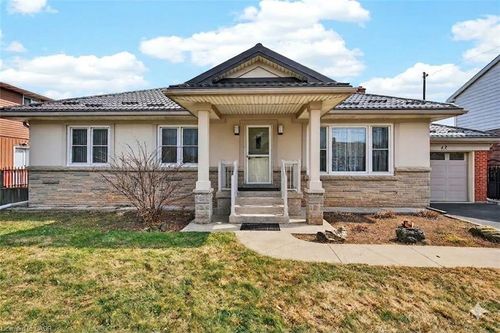 42 Evergreen Ave, Stoney Creek, ON, L8G3T3 | Card Image