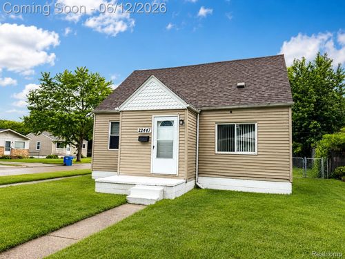 22447 Oaklane St, Warren, MI, 48089-2811 | Card Image