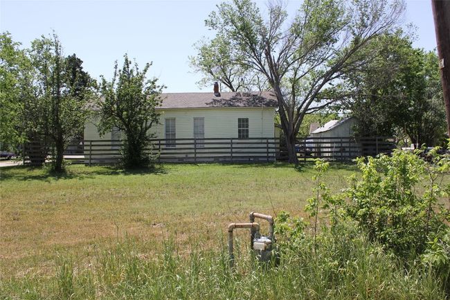 View of yard with fence | Image 29
