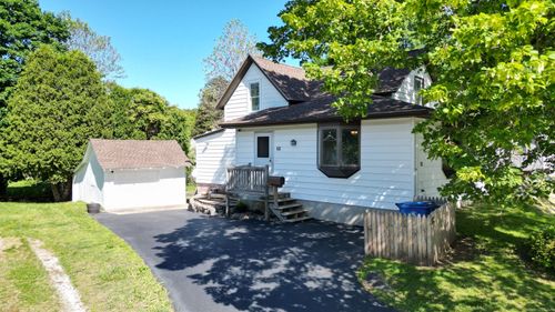 62 Pratt St, Norwich, CT, 06360-3733 | Card Image