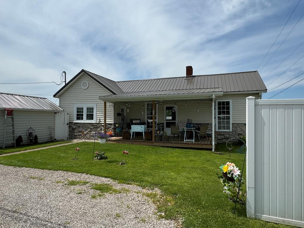 4th St, Oak Hill, OH 45656