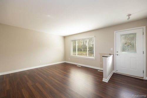 29046 Lyndon St, Livonia, MI, 48154-4523 | Card Image