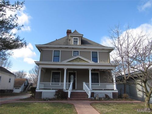 268 N Broad St, Carlinville, IL, 62626-1371 | Card Image