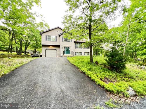 107 Warbler Ct, Bushkill, PA, 18324-8781 | Card Image