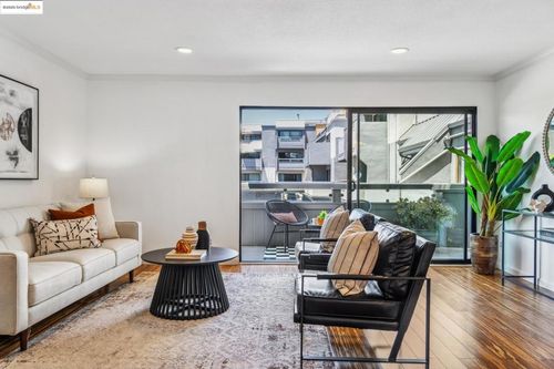 apt-152-3 Embarcadero W, Oakland, CA, 94607-4525 | Card Image