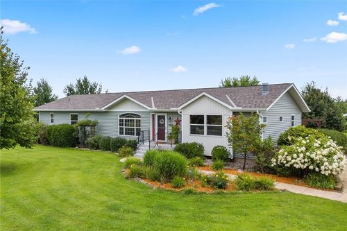 599 90th St, Hudson, WI, 54016-7906 | Card Image
