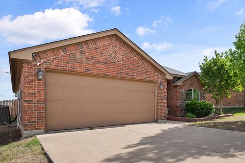 9224 Diane Dr, White Settlement, TX, 76108-7062 | Card Image