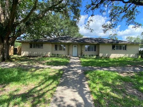 8022 Queenswood Ct, Baton Rouge, LA, 70806-3035 | Card Image