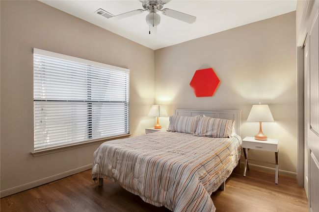 2 - 304 E 30 Th St, Condo with 5 bedrooms, 2 bathrooms and 3 parking in Austin TX | Image 8