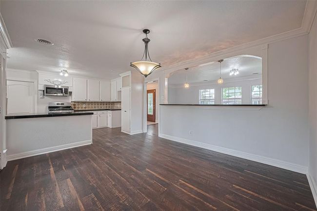 8045 Ridgeview Dr, House other with 3 bedrooms, 2 bathrooms and 1 parking in Houston TX | Image 7