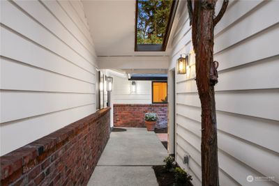 5707 110th Avenue Se, House other with 4 bedrooms, 1 bathrooms and 2 parking in Bellevue WA | Image 2