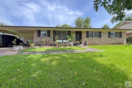 401 W Greenfield Dr, Wake Village, TX, 75501-5756 | Card Image
