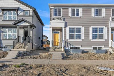 200 Hotchkiss Dr Se, Home with 3 bedrooms, 2 bathrooms and 2 parking in Calgary AB | Image 2