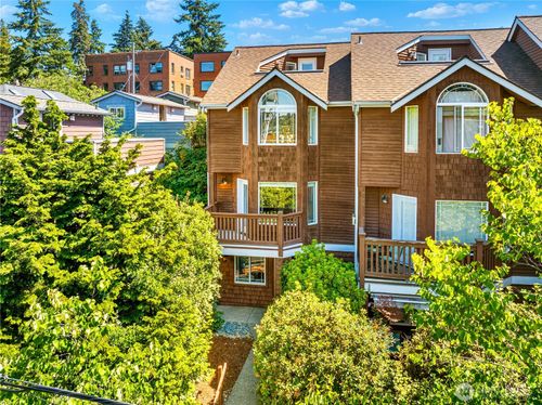 2038 Franklin Avenue E, Seattle, WA, 98102 | Card Image