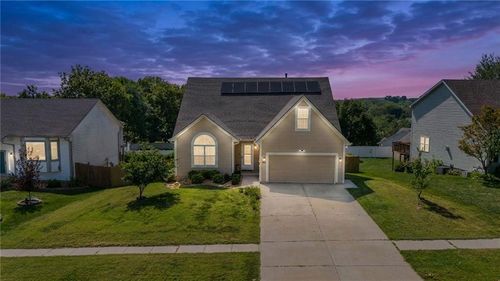 405 Hillcrest St, Lansing, KS, 66043-2203 | Card Image