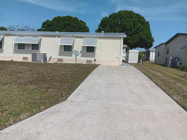 499 Marlin Cir, House other with 2 bedrooms, 2 bathrooms and null parking in Barefoot Bay FL | Image 21