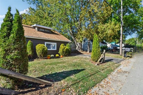 121 3rd Ave, Greece, NY, 14612-1031 | Card Image