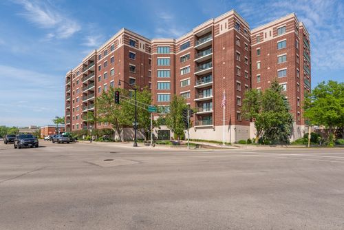 807-201 N Vail Ave, Arlington Heights, IL, 60004-5956 | Card Image