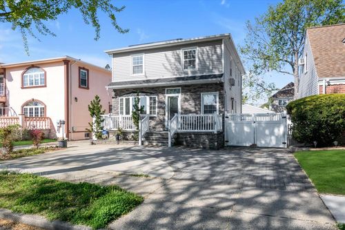 82-30 266th St, Glen Oaks, NY, 11004-1723 | Card Image