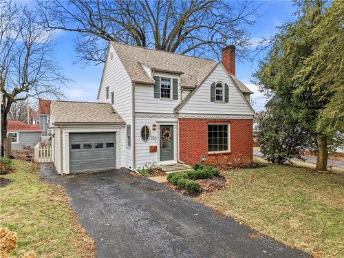 226 E Englewood Ave, New Castle, PA, 16105-2168 | Card Image