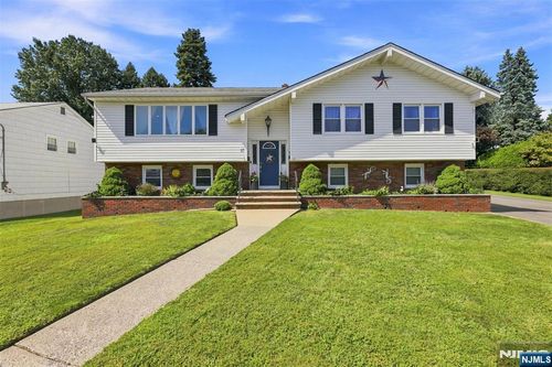 17 Dando Ct, Clifton, NJ, 07013-3102 | Card Image