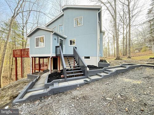 235 Stafford Dr, Bushkill, PA, 18324-8796 | Card Image