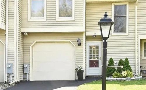 17 Cromwell Drive, Halfmoon, NY, 12065 | Card Image