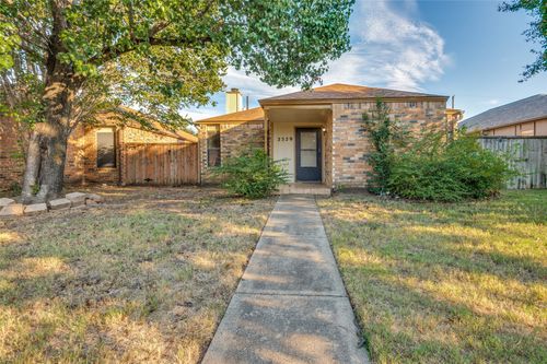 2329 Markland St, Irving, TX, 75060-6867 | Card Image