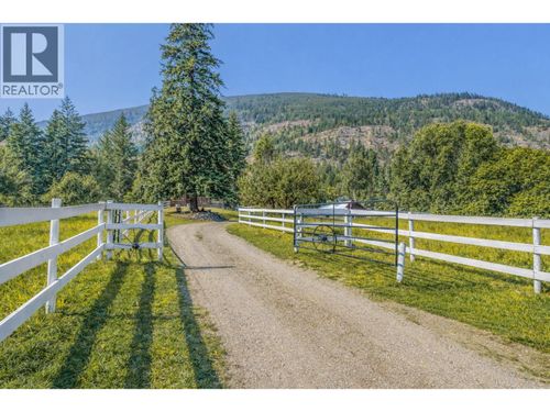 6171 50 St Nw, Salmon Arm, BC, V1E3A6 | Card Image