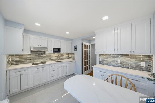 209a-2209 Center Ave, Fort Lee, NJ, 07024-5818 | Card Image