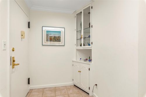 bldg8-apt16j-1 Tom'S Point Lane, North Hempstead, NY, 11050 | Card Image