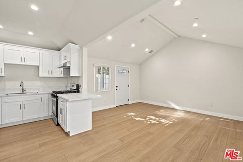 6516 Beck Ave, North Hollywood, CA, 91606-2515 | Card Image