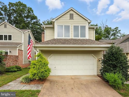 2907 Elmtop Ct, OAKTON, VA, 22124-1745 | Card Image