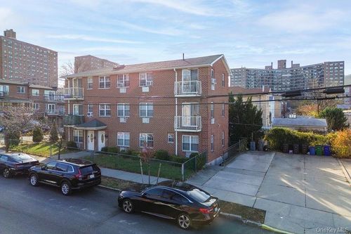 62 102nd St, Rego Park, NY, 11374-1962 | Card Image