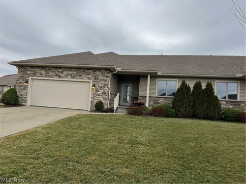 1177 Pine Bluff Dr Ne, New Philadelphia, OH, 44663-7082 | Card Image