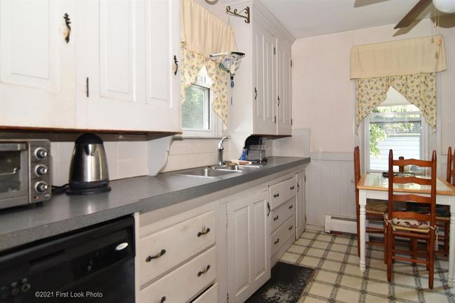 884 Main Street, House other with 3 bedrooms, 1 bathrooms and 3 parking in Warren RI | Image 9