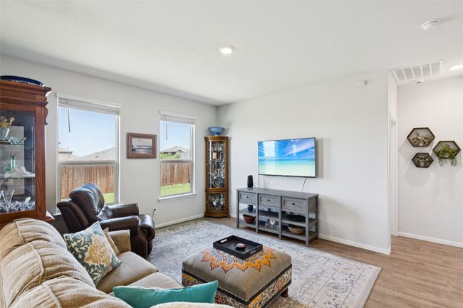 8604 Caldera Ln, House other with 4 bedrooms, 2 bathrooms and null parking in Fort Worth TX | Image 4