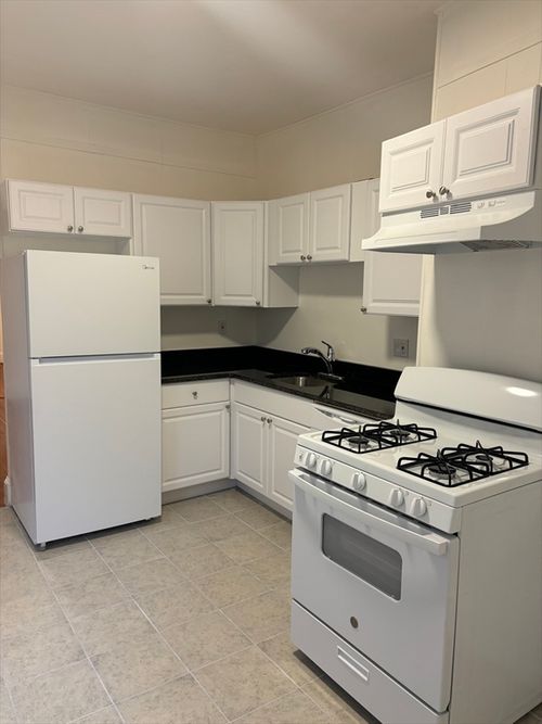 apt-2-10 Parkway Rd, Brookline, MA, 02445-5414 | Card Image