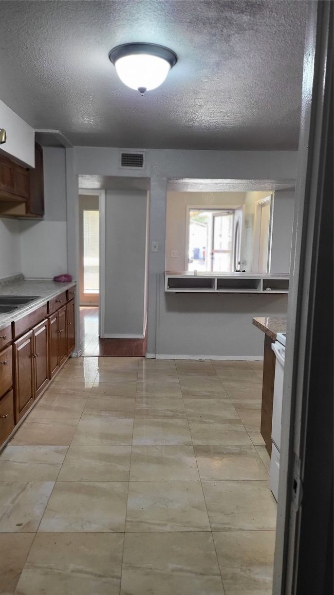 109 Cimarron Ln, House other with 3 bedrooms, 2 bathrooms and null parking in Arlington TX | Image 11