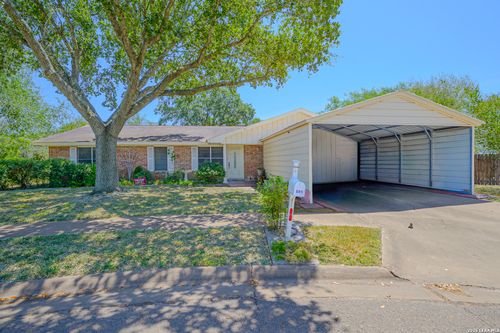 805 Olympic Dr, Beeville, TX, 78102-6100 | Card Image