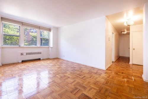 apt-1b-80 Knolls Cres, Bronx, NY, 10463-6318 | Card Image