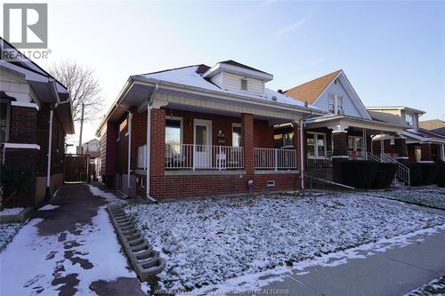 1529 Elsmere Ave, Windsor, ON, N8X4H2 | Card Image