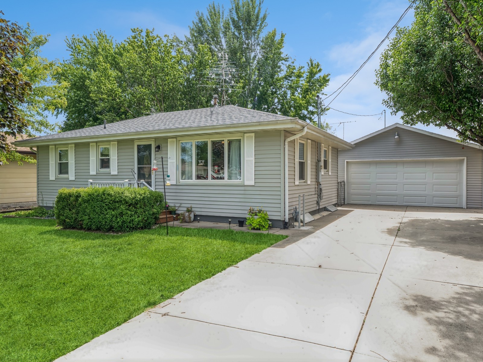 34th Ave, Colfax, IA 50054
