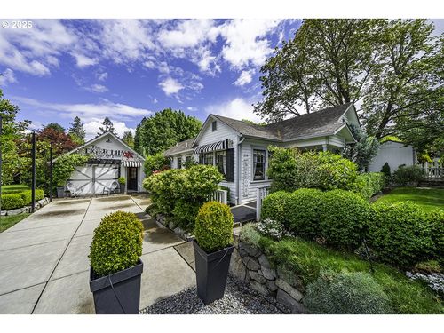 215 S 4th St, Jacksonville, OR, 97530-9383 | Card Image