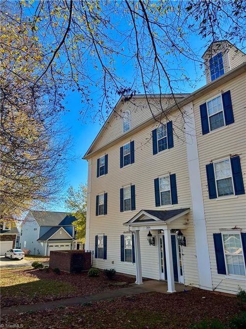 unit-102-304 Town Park Dr, Advance, NC, 27006-8628 | Card Image