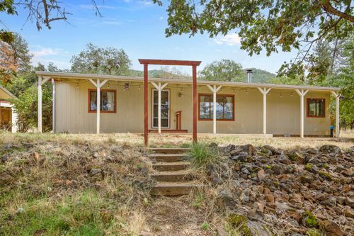 301 Robmar Ln, Grants Pass, OR, 97527-7905 | Card Image
