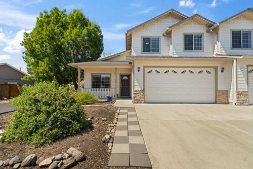 136 Dianne Way, Eagle Point, OR, 97524-9073 | Card Image