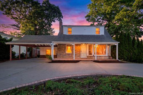 3499 Woodward Ave, Wantagh, NY, 11793-4031 | Card Image